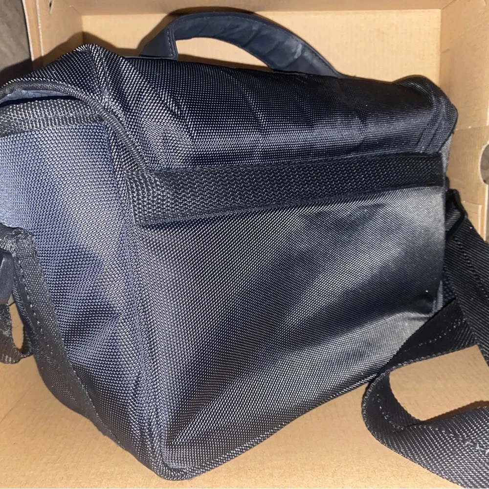 Nikon Deluxe Digital SLR DSLR Black Padded Shoulder Camera Case